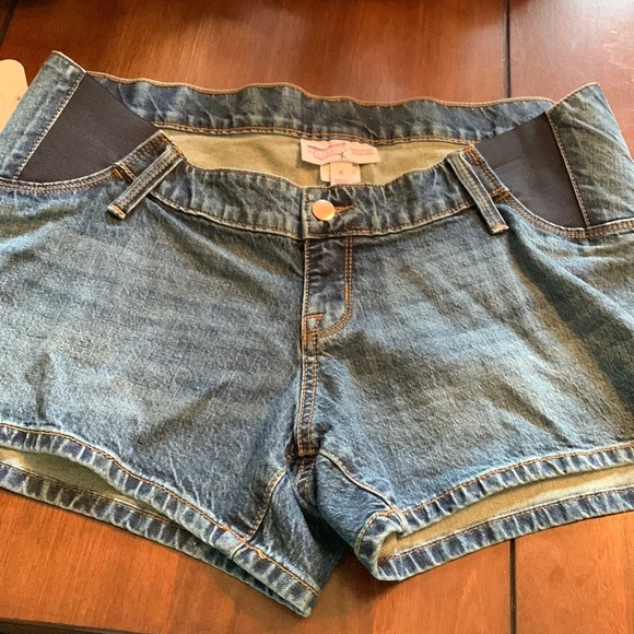Isabel Maternity by Ingrid & Isabel Pants - 🤰🍼NWT Isabel Maternity Midi Jean Denim Shorts Size 6